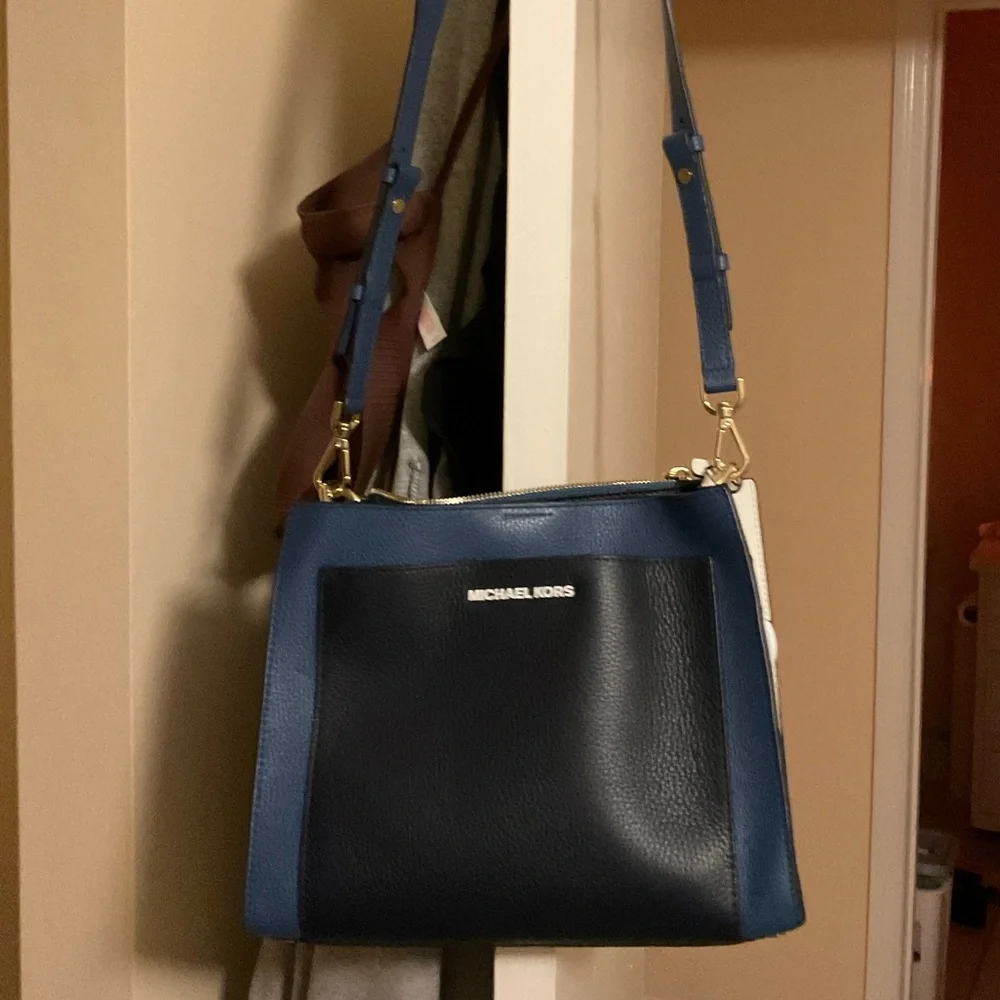 Michael Kors purse - Picture 1 of 1